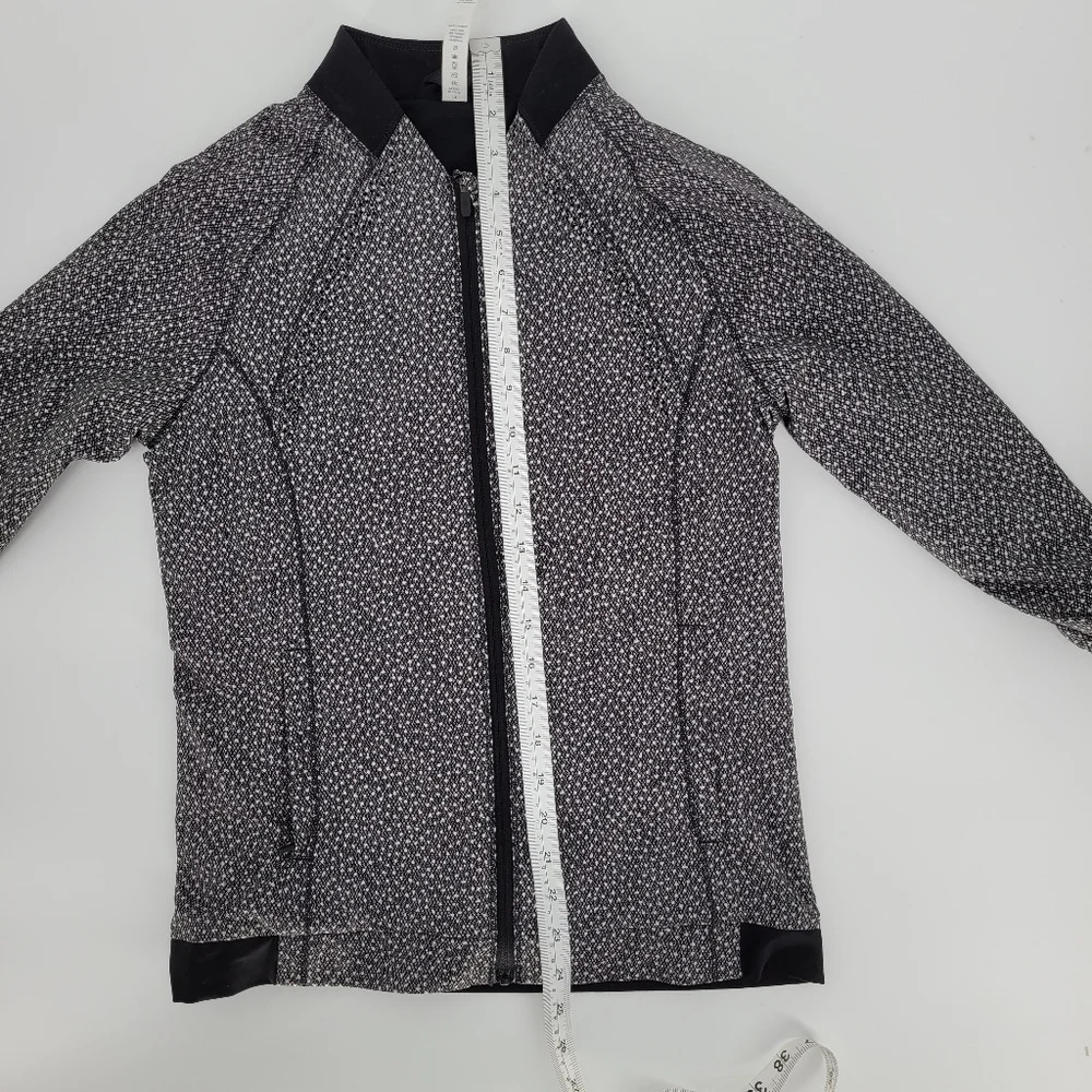 LULULEMON Hit it Frozen fizz white black bomber windbreaker Jacket  size 4 - Picture 9 of 10